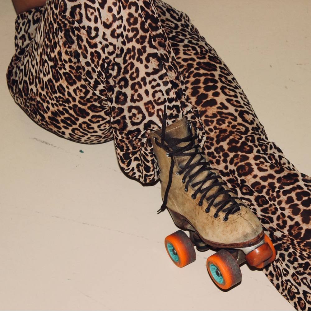 Forever 21 Flowy Cheetah Print Pants (size US M)